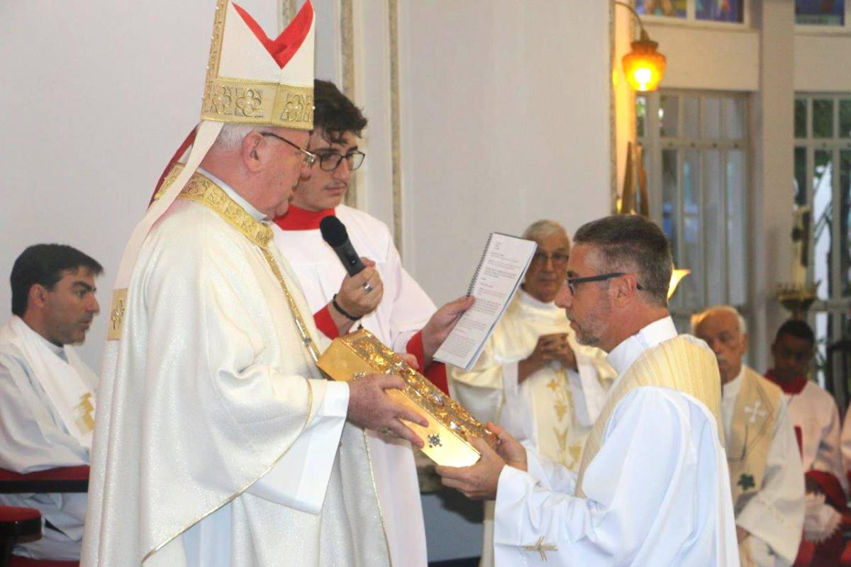 Padre Revelino Seidler toma posse na Paróquia Santo Antônio