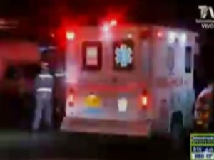 Ambulância chega a hospital na Colômbia (Foto: Reprodução/TV Globo)