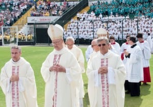 Dom Vito acompanhado dos padres Vitor Feller e Revelino Seidler, no encerramento do Ano Santo, em novembro de 2016, em Florianópolis.